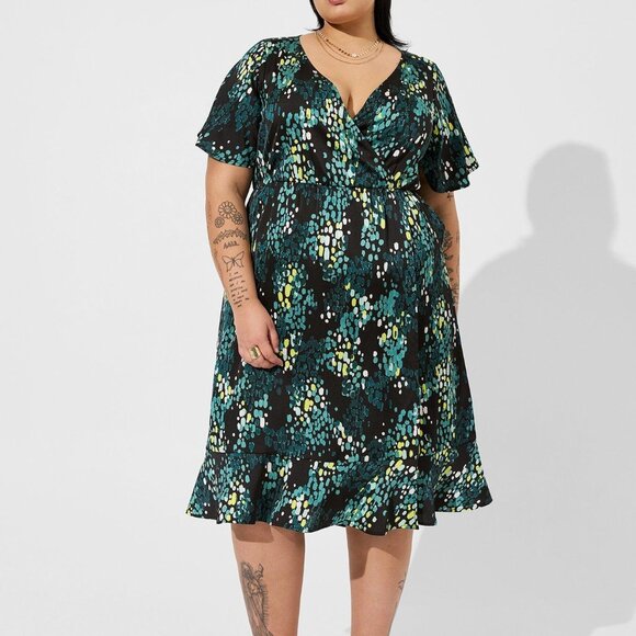 Torrid 2 2X Midi Bubble Charm Flutter Sleeve Faux Wrap Dress Black Green Pocket - Picture 1 of 15